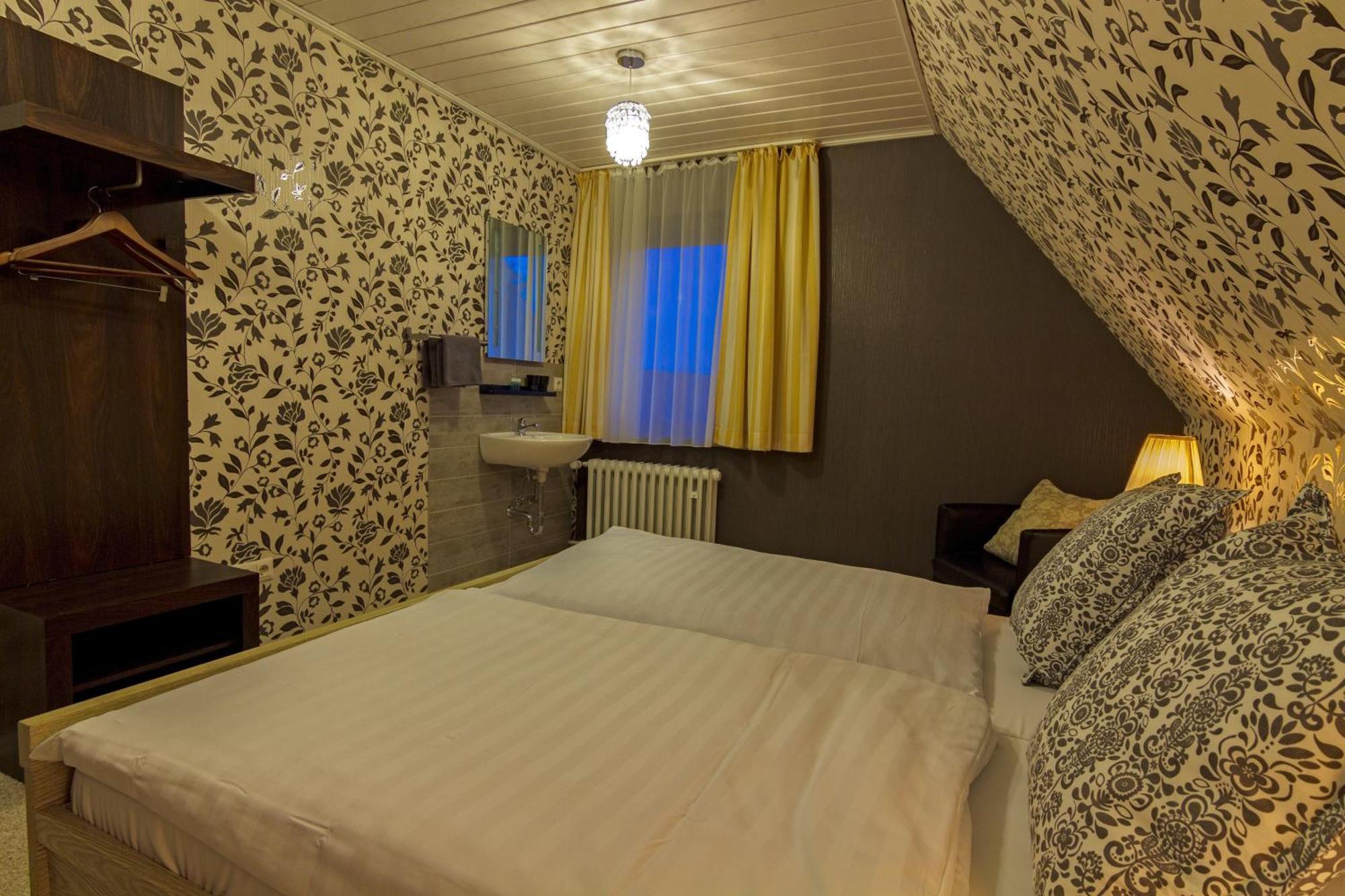 Hotel Palatino Sundern Rum bild