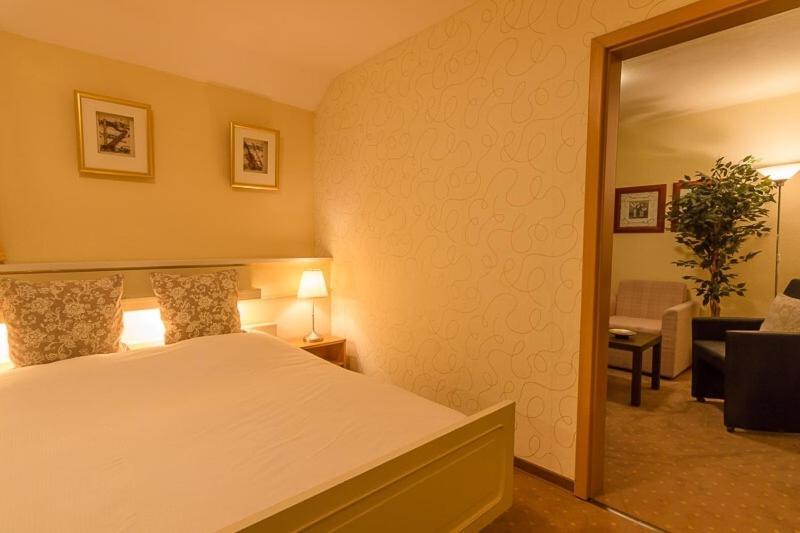 Hotel Palatino Sundern Exteriör bild