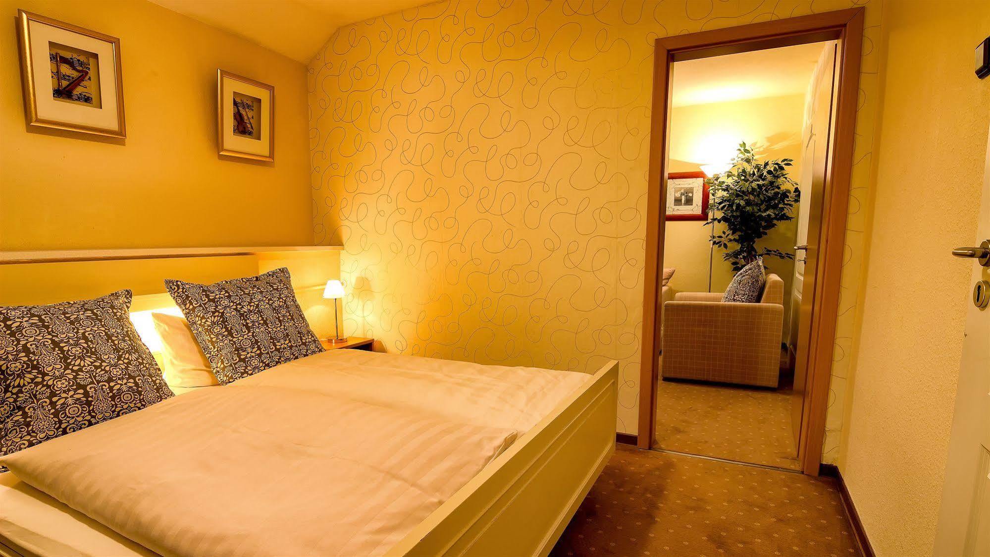 Hotel Palatino Sundern Exteriör bild