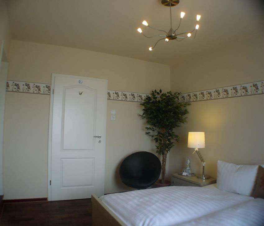 Hotel Palatino Sundern Rum bild